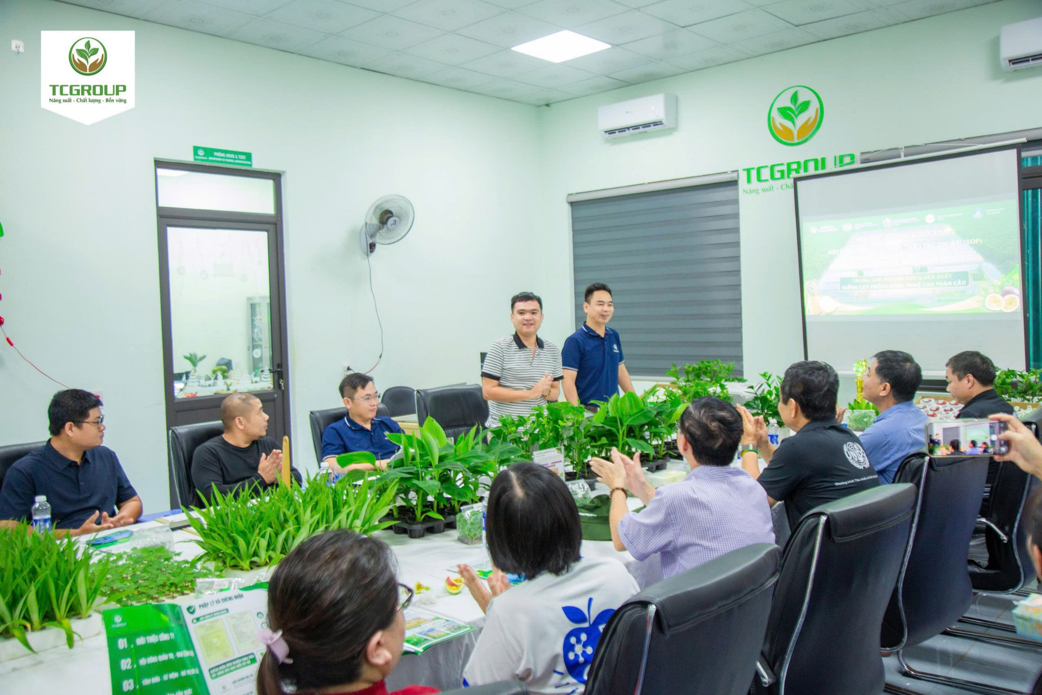 Ban lãnh đạo công ty tiếp đón Đoàn UNIDO, VIAEP, SOFRI, WASI và Trường đại học Tây Nguyên tham quan và trao đổi tại TCGROUP