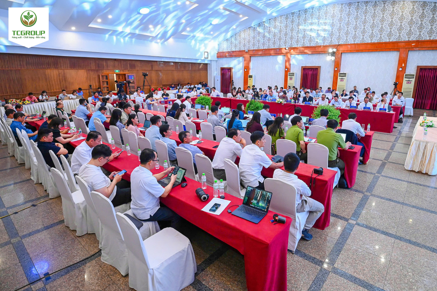 đại diện cơ quan quản lý, chuyên gia, nhà khoa học và cộng đồng doanh nghiệp