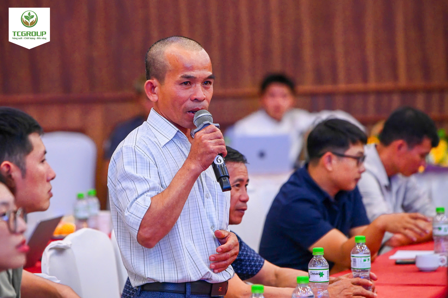 Các đại biểu đóng góp ý kiến tại diễn đàn về nông nghiệp công nghệ cao