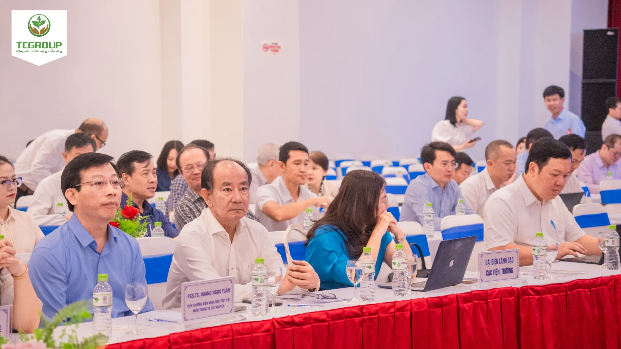 Đại biểu tại hội thảo